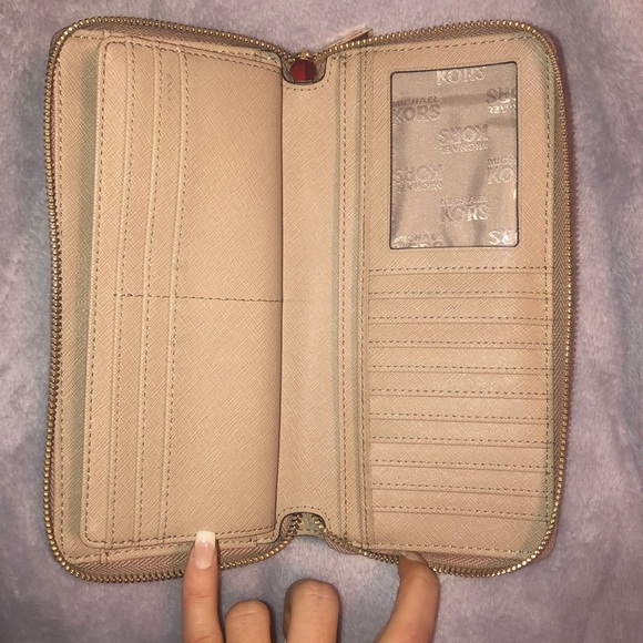 Michael Kors Wallet - Picture 4 of 5